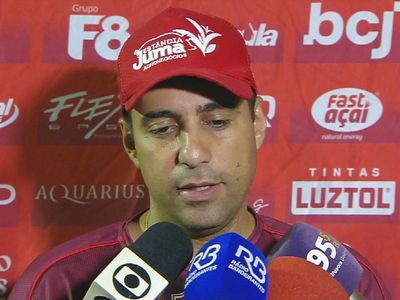 Vice do Vila Nova questiona arbitragem após virada nos acréscimos: 'Tem coisa aí'