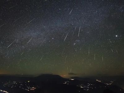 Chuva de meteoros atinge pico nesta madrugada; veja onde observar em Goiânia