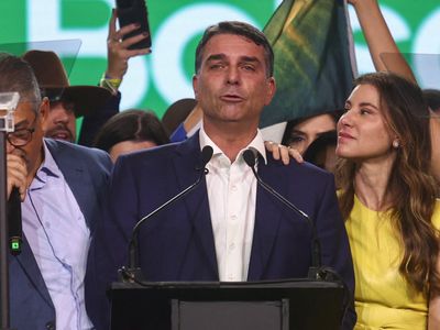 Flávio Bolsonaro apresenta programa com reforma do Judiciário como prioridade