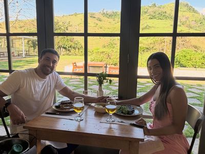 Lexa e Ricardo Vianna celebram um ano de casados com viagem romântica