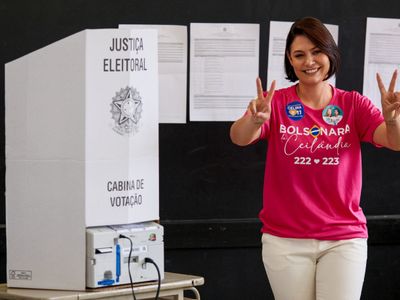 Michelle Bolsonaro é eleita senadora pelo DF com 882 mil votos