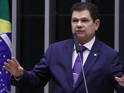 Lula pede desligamento de vice-líder na Câmara
