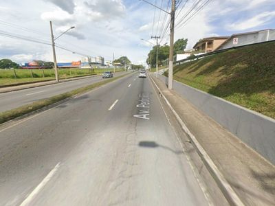 Motociclista de 39 anos morre após colisão e atropelamento na Avenida Pedro Friggi