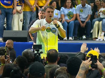 Flávio Bolsonaro faz ato de campanha no Rio; Zema e Cury percorrem outros estados