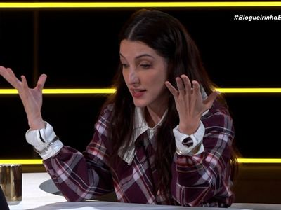 Clarice Falcão revela reação da mãe ao assumir bissexualidade: 'Roubou meu momento'