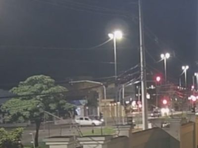 Motociclista avança sinal vermelho e é arremessado sobre carro em Sorocaba