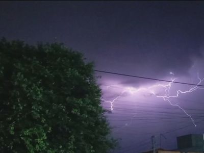 Brasil projeta recorde de raios em 2026 e tempestade atinge Goiânia