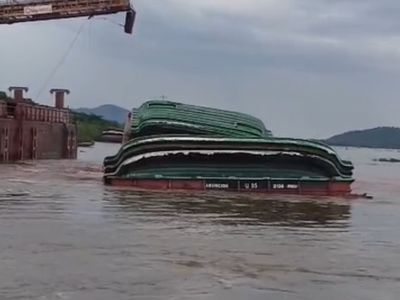 Barcaça afunda no Porto Gregório Curvo e Marinha abre inquérito em Corumbá