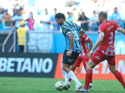 Diego Caito marca na estreia pelo Grêmio após saída do Goiás