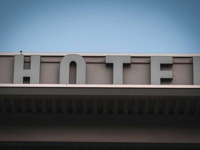 Casal condenado a indenizar recepcionista