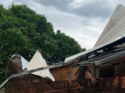 Vendaval destelha sete casas em Mirante do Paranapanema