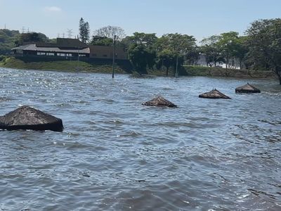 Rio Tietê sobe 2,5 metros e alaga ruas em cidades do interior paulista