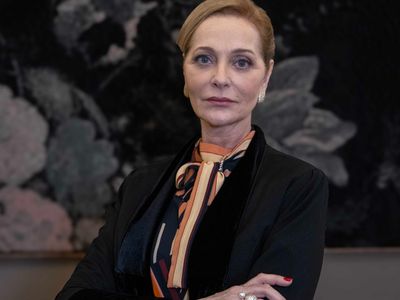 Alexandra Richter vive vilã Teodora Tribiani em novelinha vertical do Globoplay