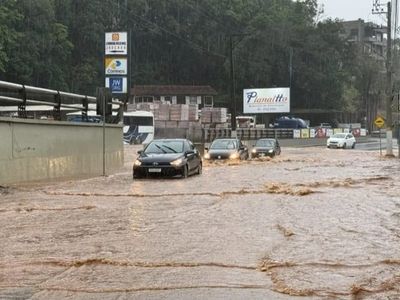 Ciclone extratropical provoca alagamentos e desabrigados em Santa Catarina