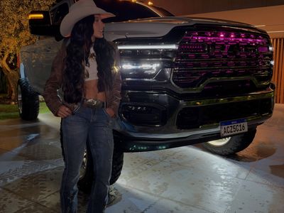 Ana Castela exibe carro de luxo em post no Instagram