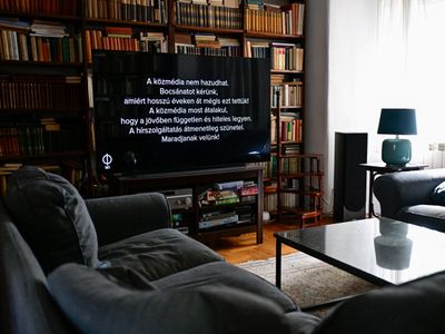 Hungria suspende noticiários da TV estatal após 16 anos de controle político