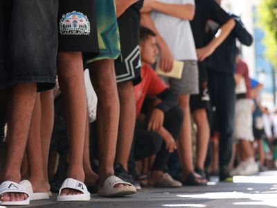 Espanha vai transferir 1.342 menores imigrantes de Ceuta para o continente