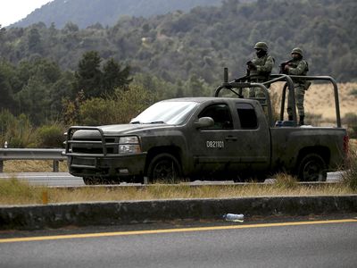 PM morre atropelado após colidir com animal