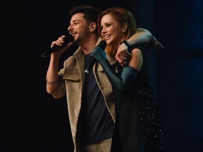 Sandy & Junior publicam teaser misterioso e mobilizam famosos nas redes