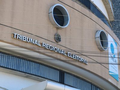 TRE-PI cassa prefeito e vice por fretamento de ônibus para levar eleitores do DF