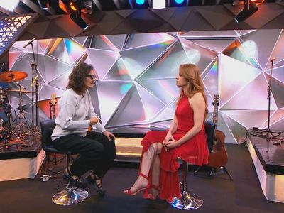 Zélia Duncan celebra 45 anos de carreira no Fantástico