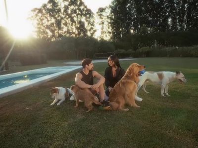 Sabrina Sato e Nicolas Prattes adotam cadela atropelada na estreia do Dog House Brasil