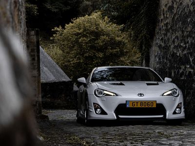 Toyota lança bZ4x