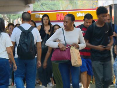 População brasileira ultrapassa 214 milhões, aponta IBGE