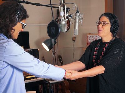 Zélia Duncan e Mônica Salmaso lançam single em uníssono com canção de Isadora Melo