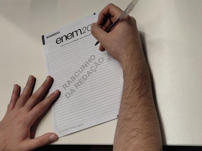 Enem 2026: professores indicam sete eixos para a redação e estudantes de Goiânia ajustam rotina