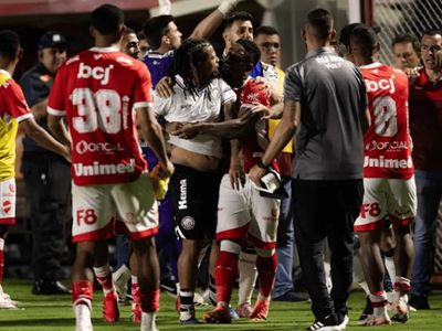 STJD multa Goiás por objetos arremessados e Sport por atraso