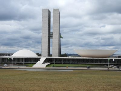 Congresso paralisa votações e adia projetos que afetam milhões de brasileiros