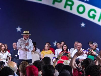 Lula lança reeleição com comitês populares e brigadas digitais para mobilizar base
