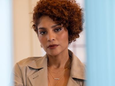 Barbara Reis estreia em novelinhas no Globoplay como vilã maquiavélica