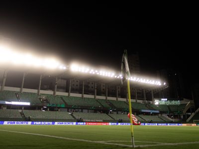 Goiás recebe Náutico na Serrinha buscando vaga nos playoffs da Série B