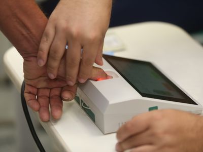 Eleitor sem biometria pode votar, confirma TSE às vésperas de 2026