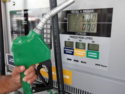 Gasolina mais barata? Setor alerta que redução pode não chegar ao bolso do consumidor em Goiás