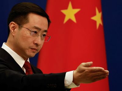 China defende comércio com Irã e rejeita interferência externa após sanções dos EUA