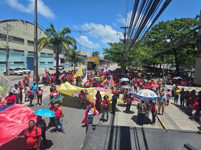 Movimento por moradia protesta no Recife e cobra respostas de prefeitura e governo estadual
