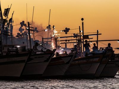 Navios atingidos no Estreito de Ormuz