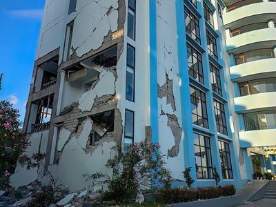 Terremoto de magnitude 7,5 atinge região de Flores, na Indonésia