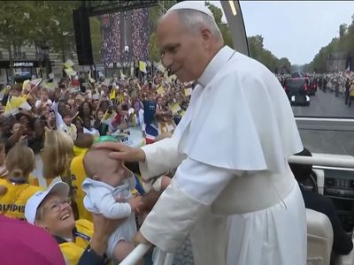 Papa Leão XIV atrai multidão em Paris e vê sinais de renovação católica na França
