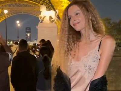Gabriela Loran exibe sleep dress em Paris e coleciona elogios nas redes