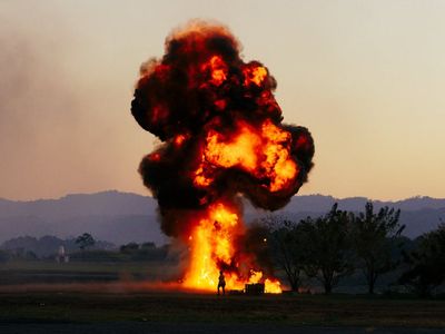 Explosão na Via Dutra deixa 4 mortos