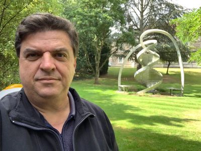Cera de Ouvir Revela Câncer: UFG Abre Caminho para Diagnóstico de Doenças Neurodegenerativas