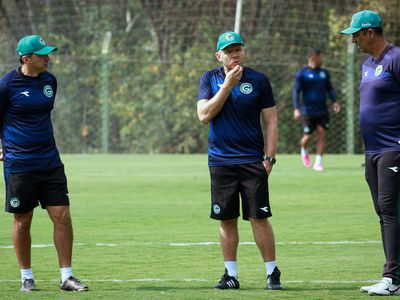 Goiás vira sobre Botafogo-SP e mantém viva esperança de acesso na Série B