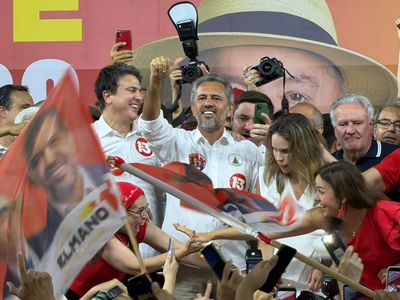 Elmano de Freitas é reeleito governador do Ceará com discurso de união da esquerda