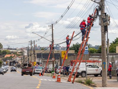 Retirada de postes decorativos altera paisagem da Avenida Goiás