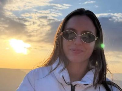 Atriz brasileira Renata Alves Mietto presa por ICE em aeroporto de Los Angeles há mais de um mês