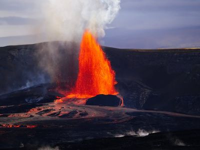 Vulcão Kilauea Enterra em Erupção